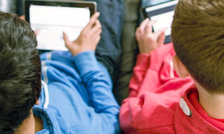 How to Keep the Kids Safe on Web with Spy Tool