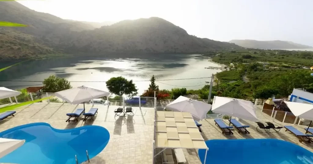 Panoramic Lake Kournas retreat